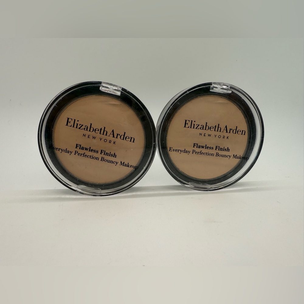 Elizabeth Arden Flawless Finish Alabaster 02 & Golden Ivory 03, Brushes&Cleanser